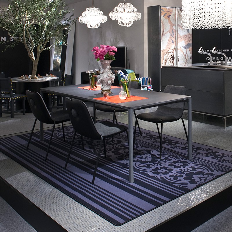 ■モーイ■カーペットNo.03　ラグ　200×300　お花モチーフ　エレガント カーペットNo.03｜moooi Japan｜モーイオフィシャルサイト｜照明 家具