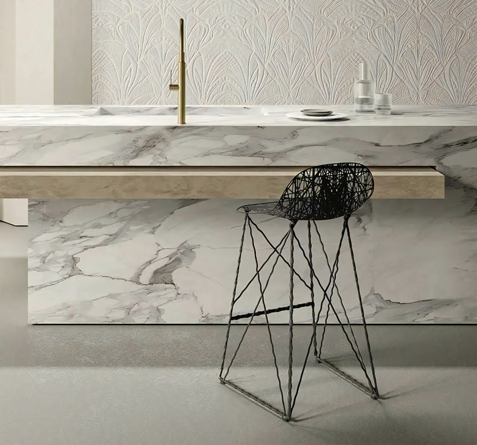 軽さと構造美の頂点──「カーボンバースツール」｜moooi Japan 